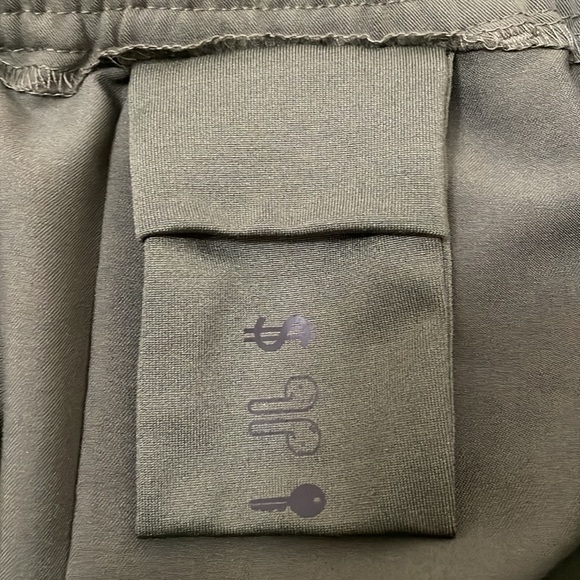 FIGS Tansen Jogger Scrub Pants size Small Short - Picture 11 of 11